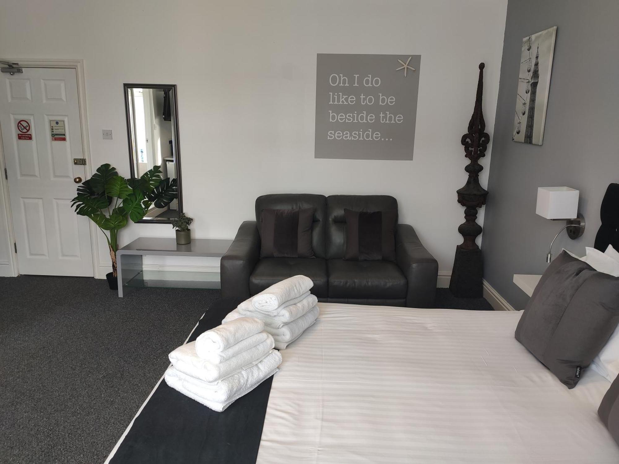 Q - Accommodation Blackpool Bagian luar foto