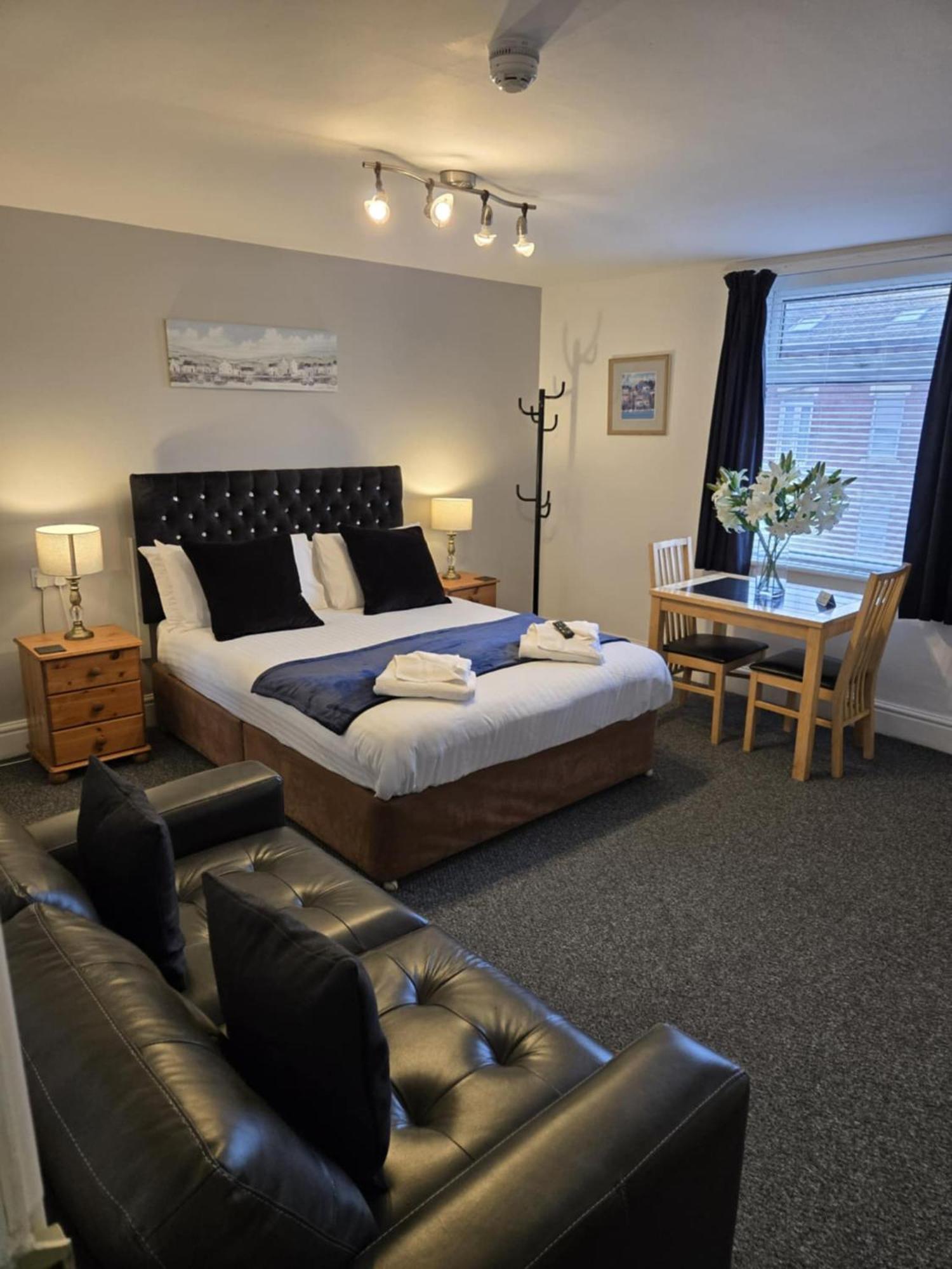 Q - Accommodation Blackpool Bagian luar foto