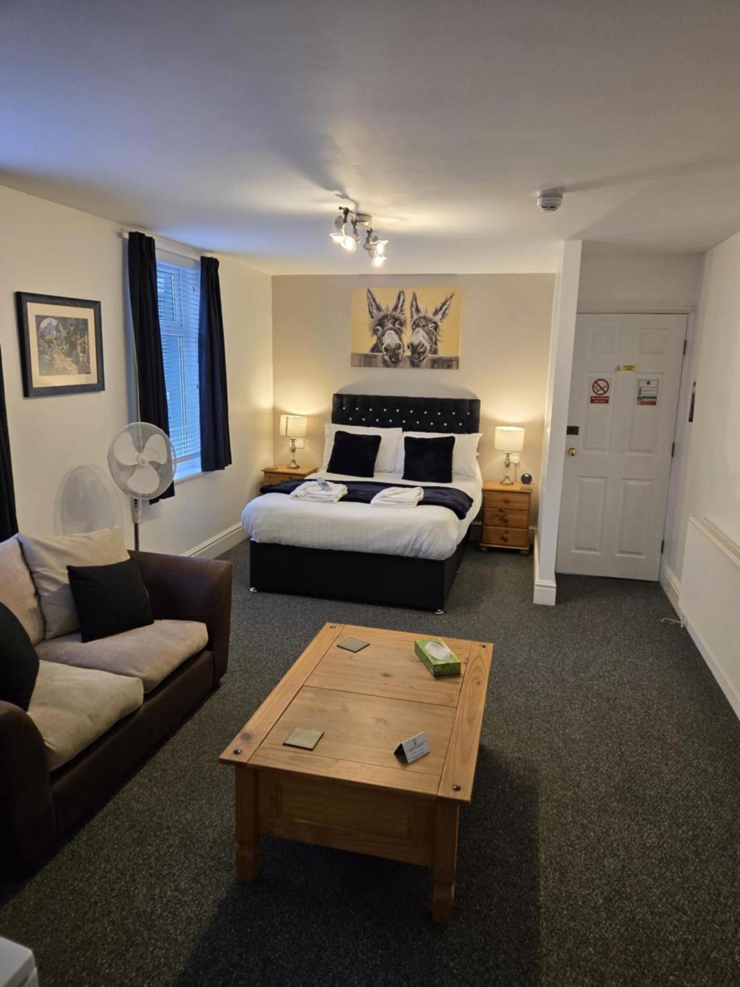 Q - Accommodation Blackpool Bagian luar foto